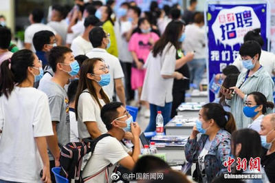 东方时评丨在新发展格局下促进更加充分更高质量就业——聚焦高校毕业生求职