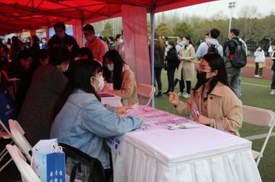 上观新闻:今年上海高校应届毕业生超20万!全城最大校招需求5万!新就业季仍不容乐观