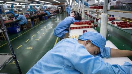 为什么现在大多数年轻人,都不愿意去工厂工作?今天总算知道了